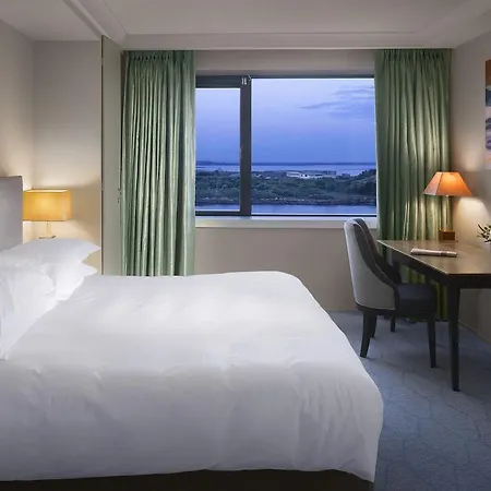 Hotell The Galmont & Galway